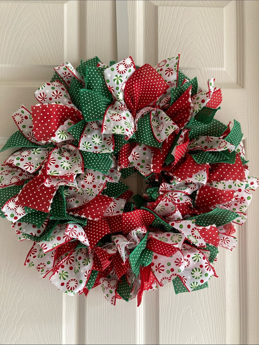 HANDMADE CHRISTMAS ROUND PEPPERMINT RIBBON WREATH POLKA DOTS RED GREEN